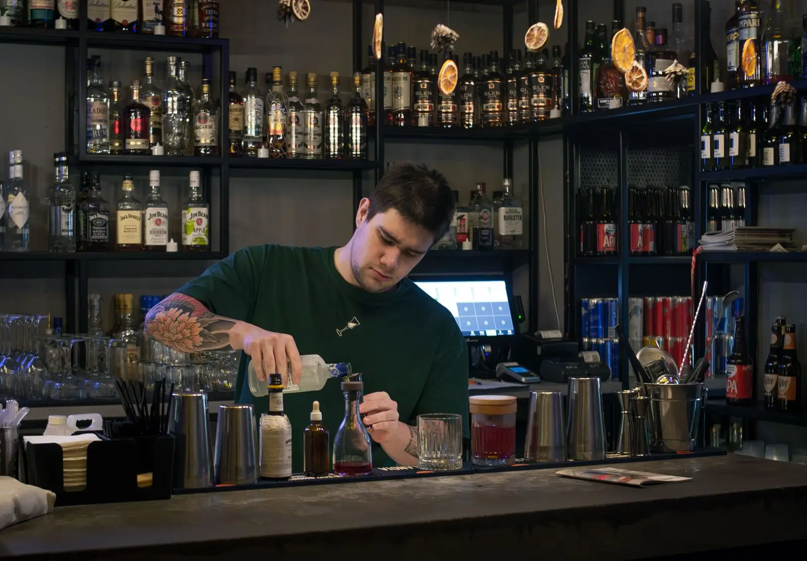 Leidinggevende achter de bar